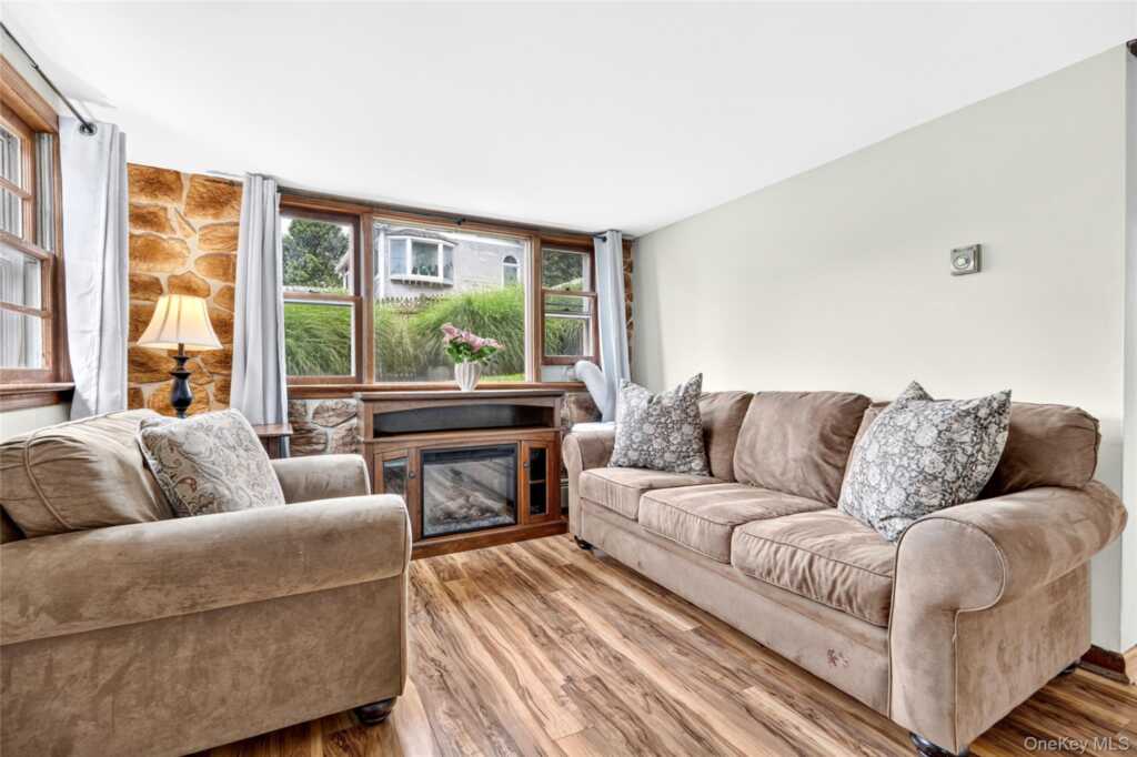 404 Tompkins Avenue, Nyack, NY 10960 - Photo 9 of 33
