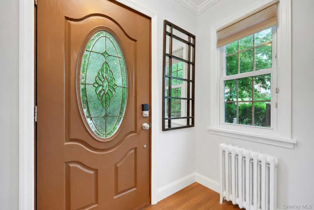 4 Interlaken Avenue, New Rochelle, NY 10801 - Photo 2 of 29
