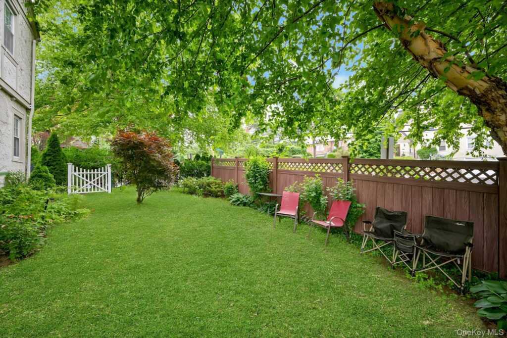 4 Interlaken Avenue, New Rochelle, NY 10801 - Photo 20 of 29