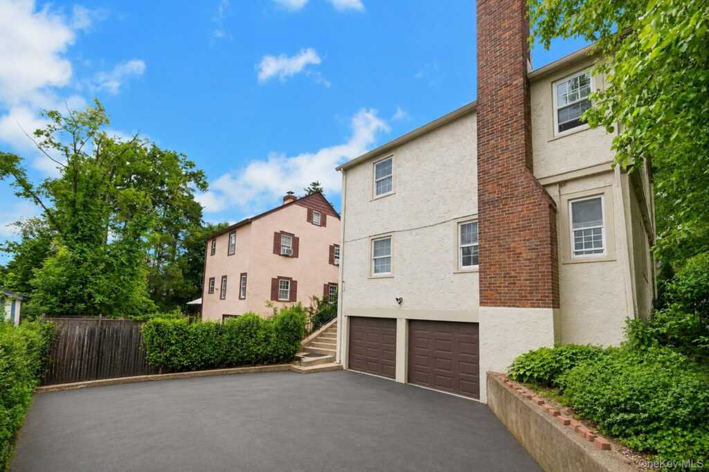 4 Interlaken Avenue, New Rochelle, NY 10801 - Photo 25 of 29