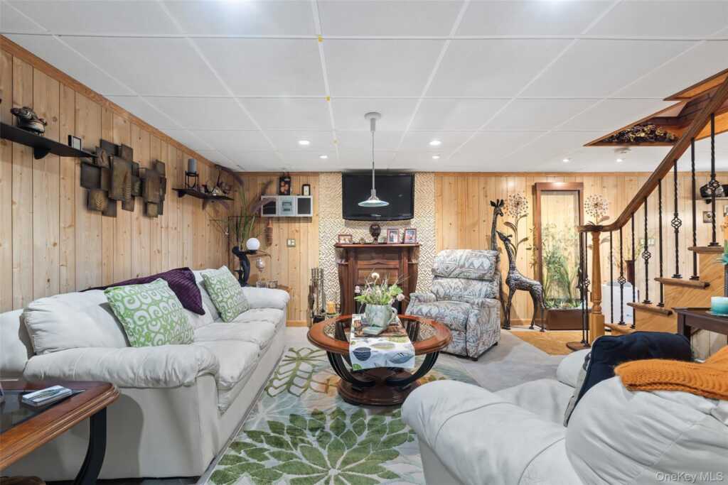 11 Brook Road, Rye, NY 10573 - Photo 20 of 38