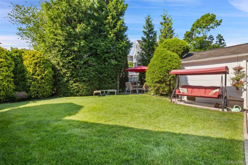 11 Brook Road, Rye, NY 10573 - Photo 25 of 38