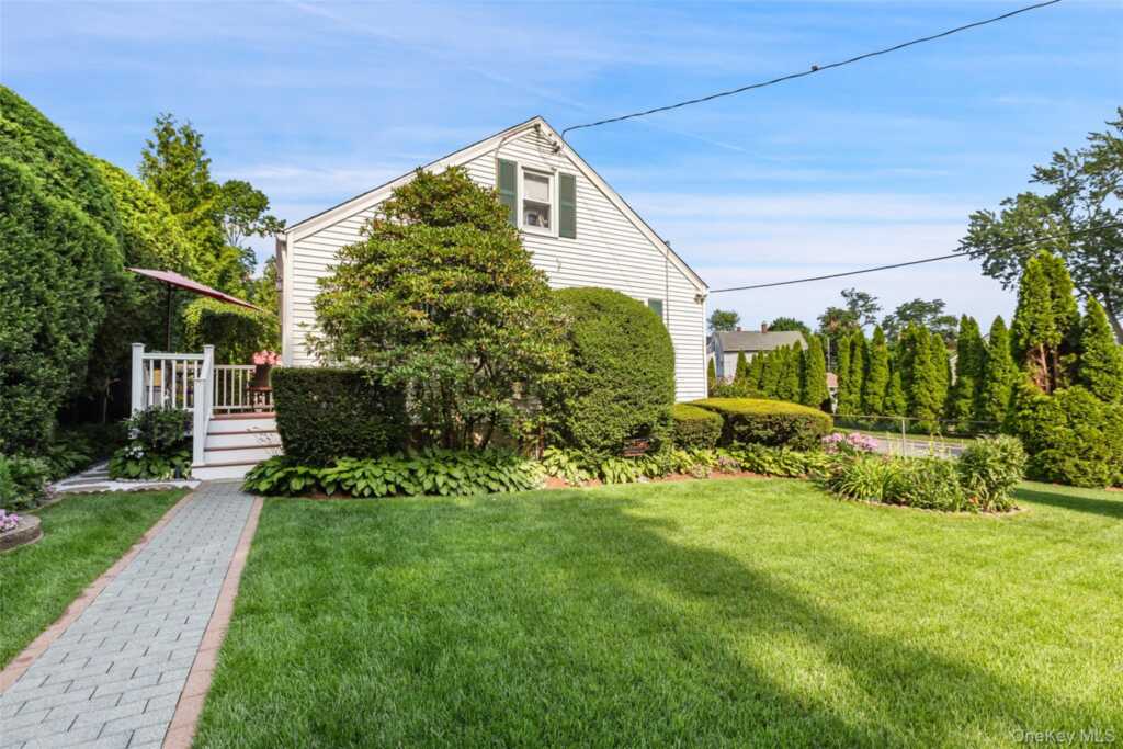 11 Brook Road, Rye, NY 10573 - Photo 3 of 38