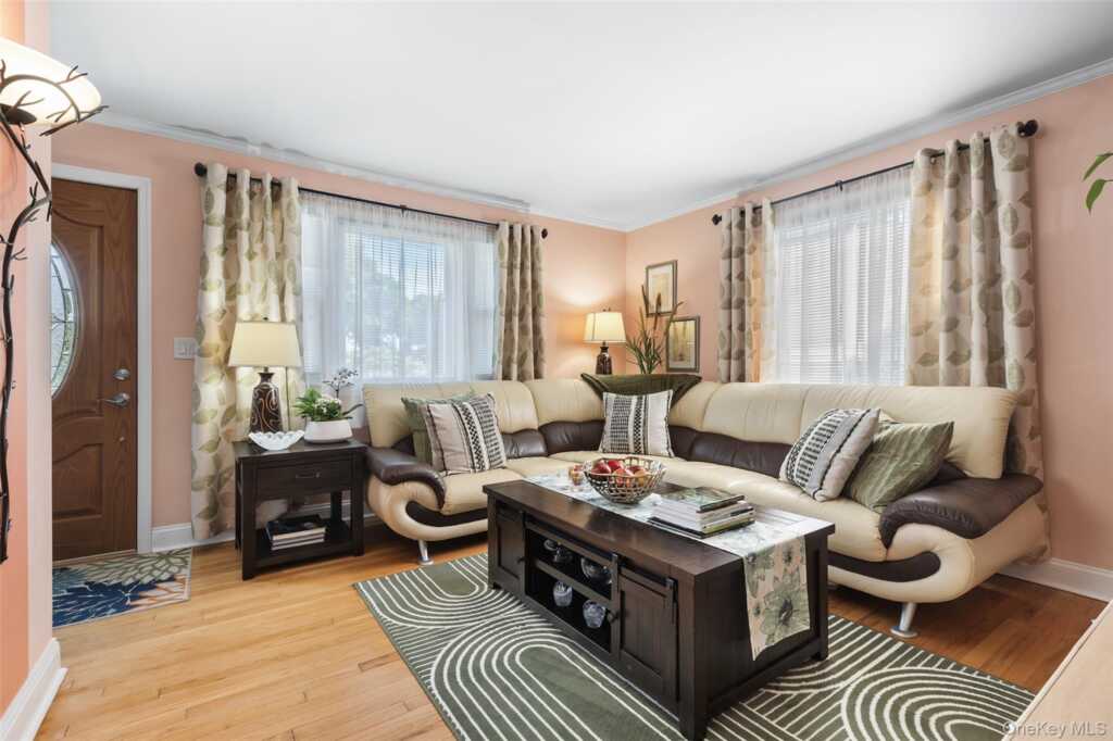 11 Brook Road, Rye, NY 10573 - Photo 5 of 38