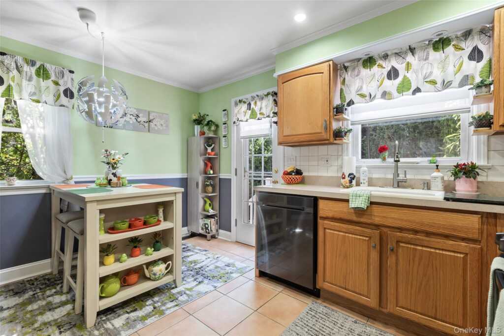 11 Brook Road, Rye, NY 10573 - Photo 6 of 38