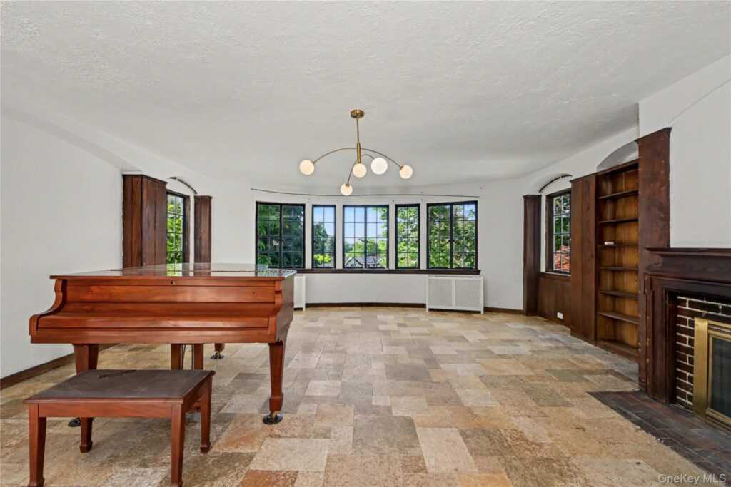 53 Cortlandt Avenue, New Rochelle, NY 10801 - Photo 5 of 33