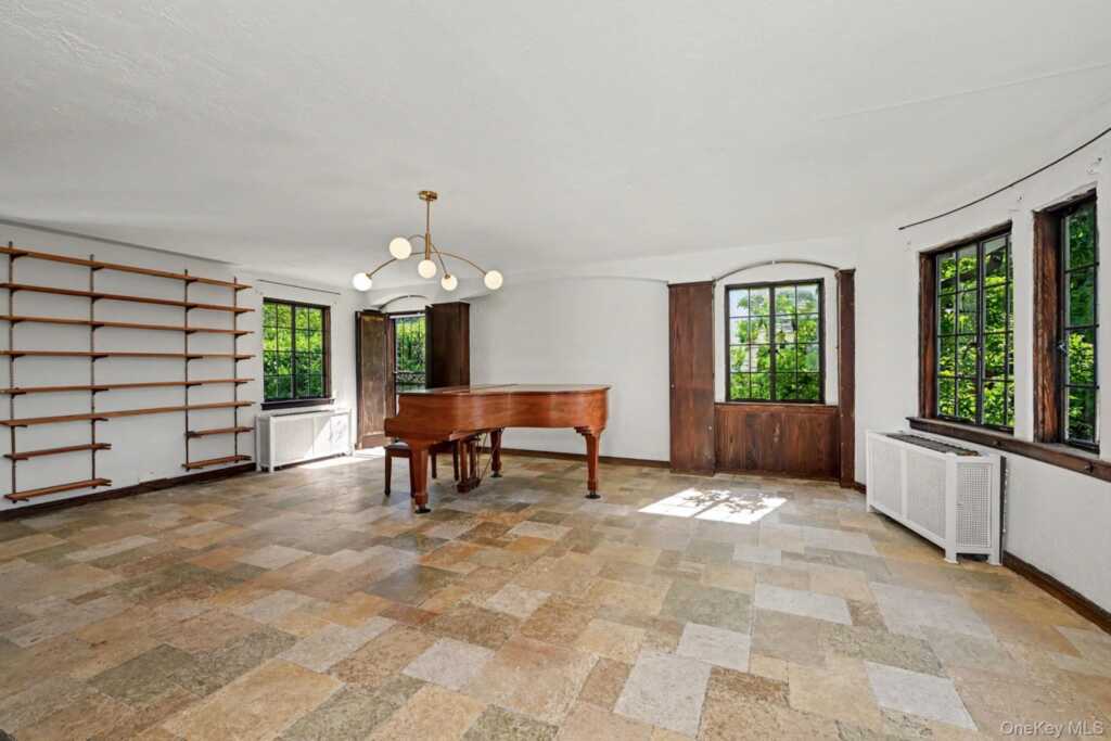 53 Cortlandt Avenue, New Rochelle, NY 10801 - Photo 6 of 33