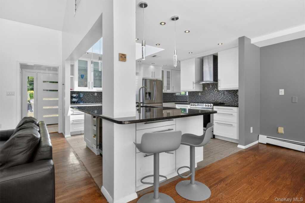 194 S Mountain Road, New City, NY 10956 - Photo 11 of 50