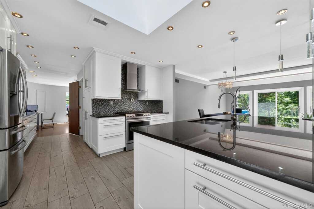 194 S Mountain Road, New City, NY 10956 - Photo 19 of 50