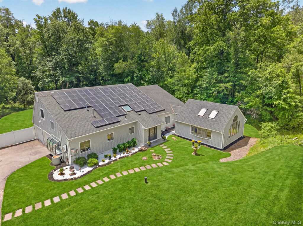 194 S Mountain Road, New City, NY 10956 - Photo 2 of 50