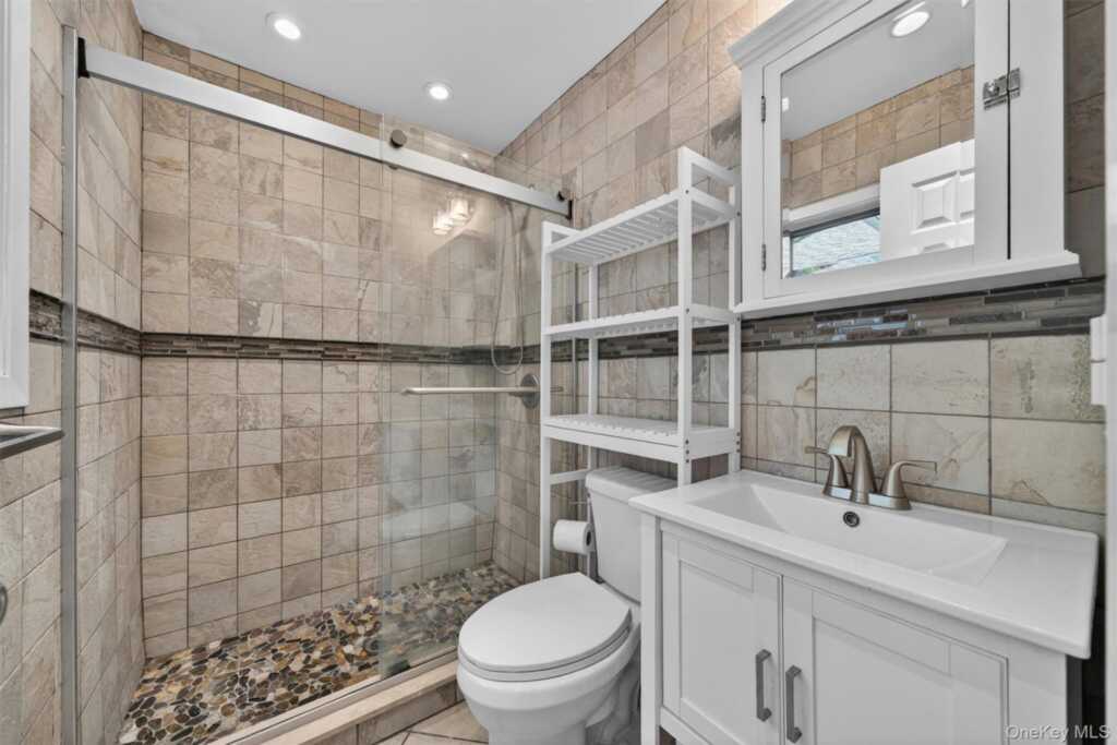 194 S Mountain Road, New City, NY 10956 - Photo 35 of 50