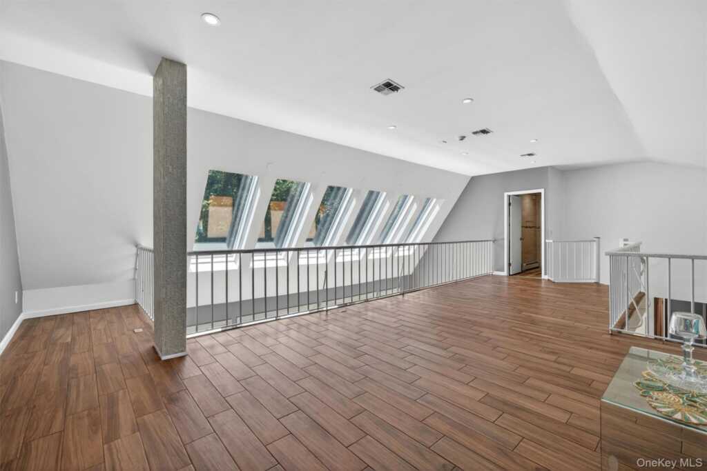 194 S Mountain Road, New City, NY 10956 - Photo 37 of 50