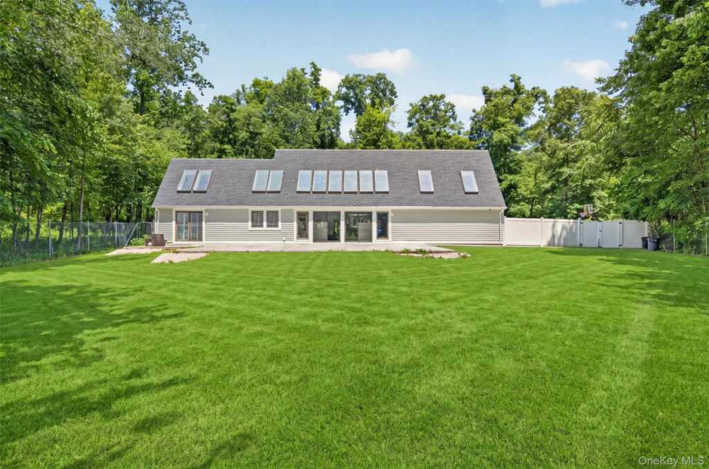 194 S Mountain Road, New City, NY 10956 - Photo 5 of 50