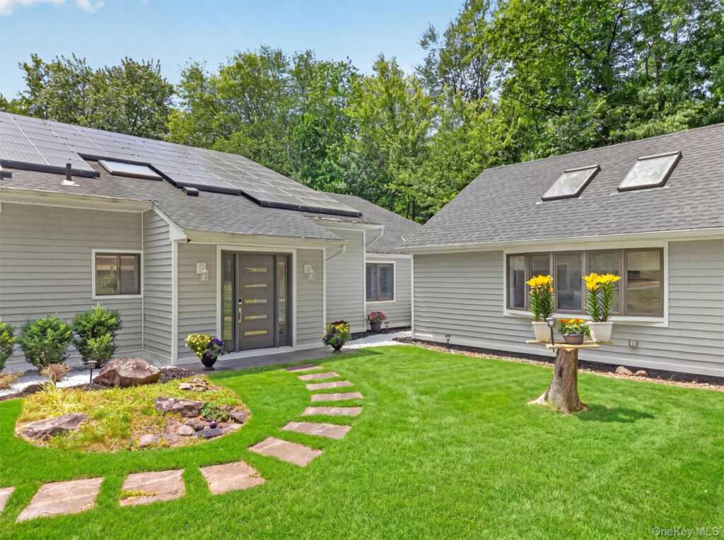 194 S Mountain Road, New City, NY 10956 - Photo 6 of 50