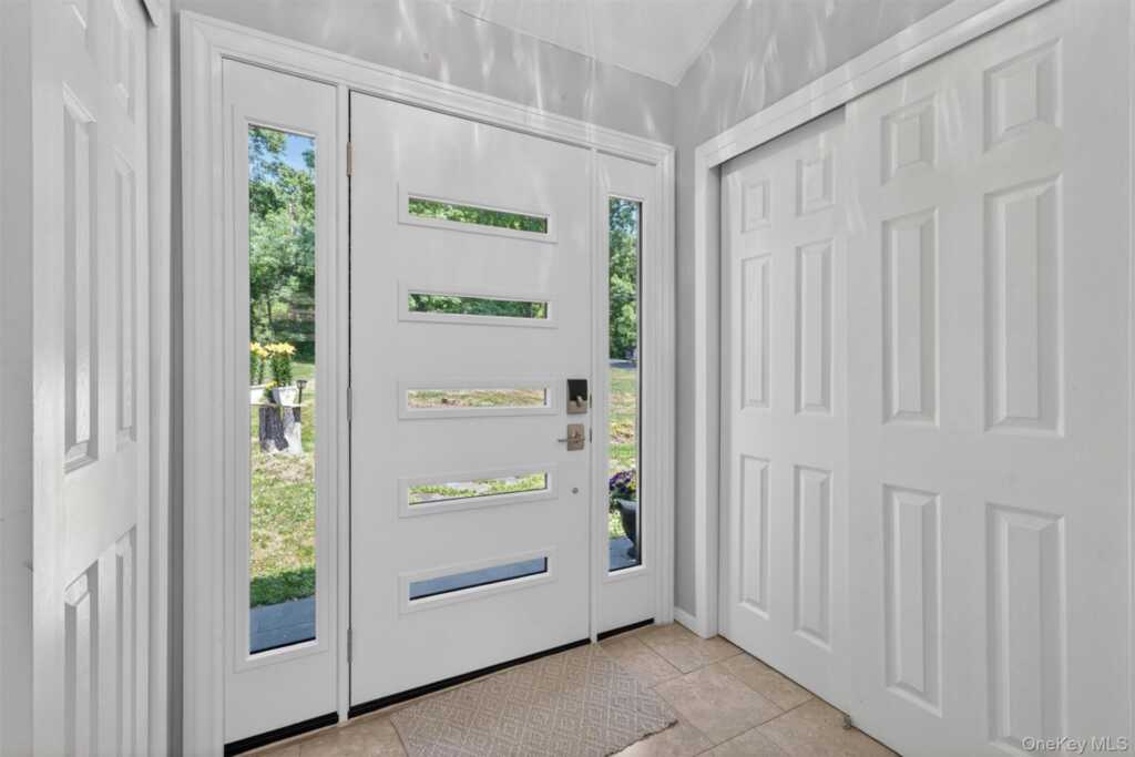 194 S Mountain Road, New City, NY 10956 - Photo 7 of 50