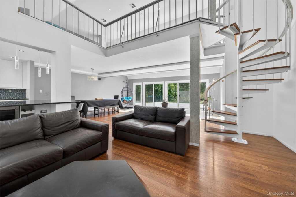 194 S Mountain Road, New City, NY 10956 - Photo 9 of 50