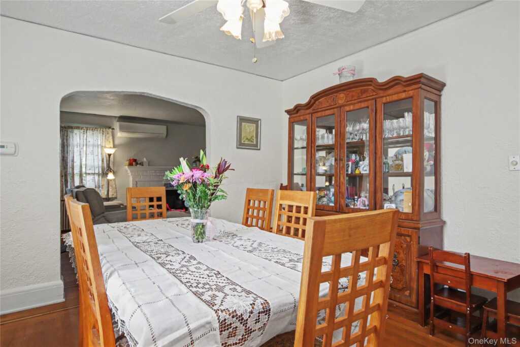 31 Brookdale Avenue, White Plains, NY 10603 - Photo 10 of 44