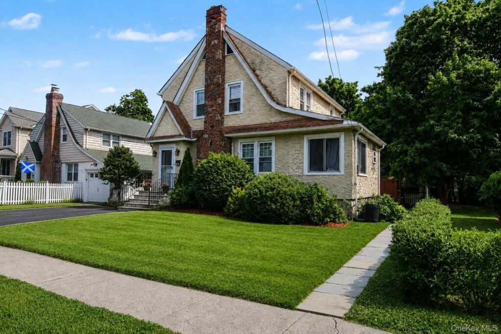 31 Brookdale Avenue, White Plains, NY 10603 - Photo 2 of 44