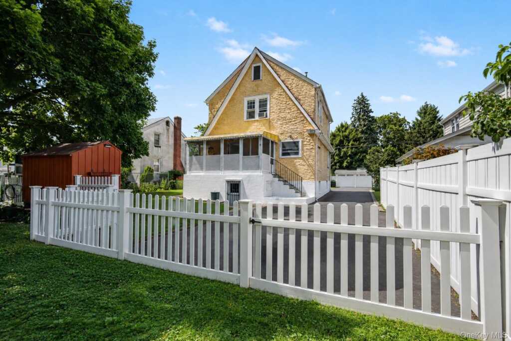 31 Brookdale Avenue, White Plains, NY 10603 - Photo 35 of 44