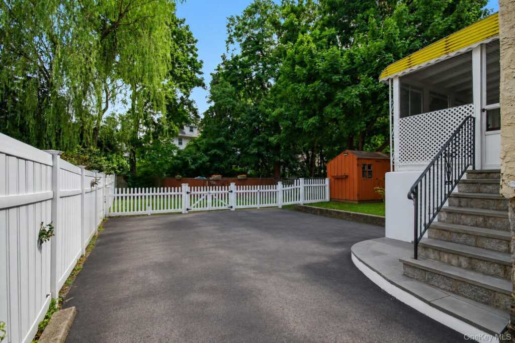 31 Brookdale Avenue, White Plains, NY 10603 - Photo 37 of 44