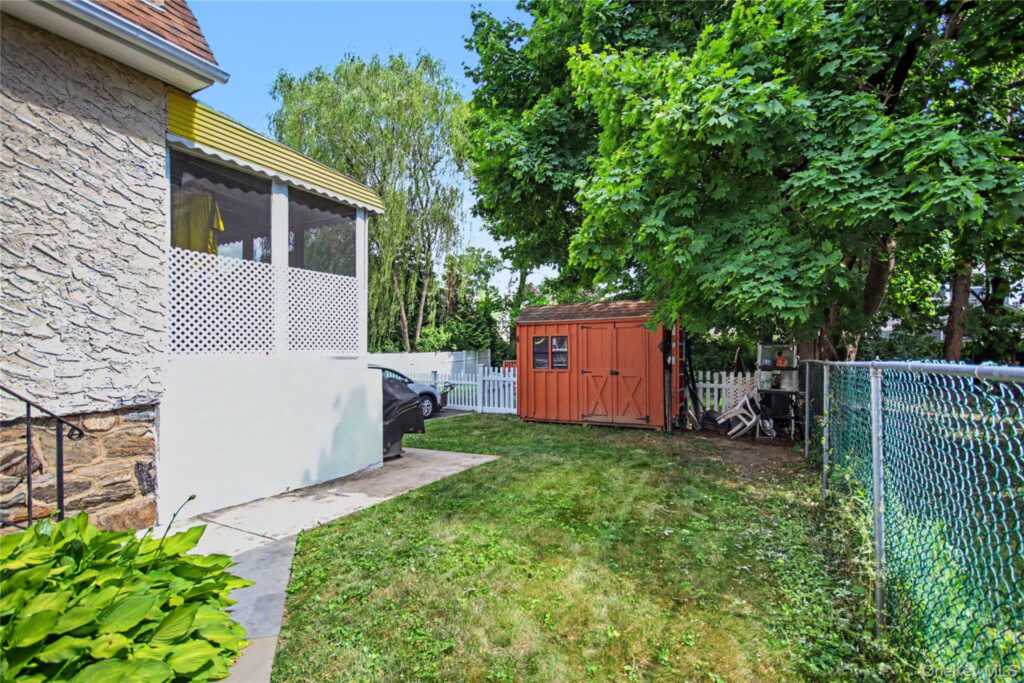31 Brookdale Avenue, White Plains, NY 10603 - Photo 38 of 44