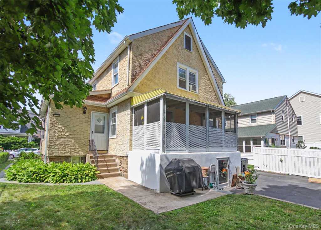 31 Brookdale Avenue, White Plains, NY 10603 - Photo 41 of 44