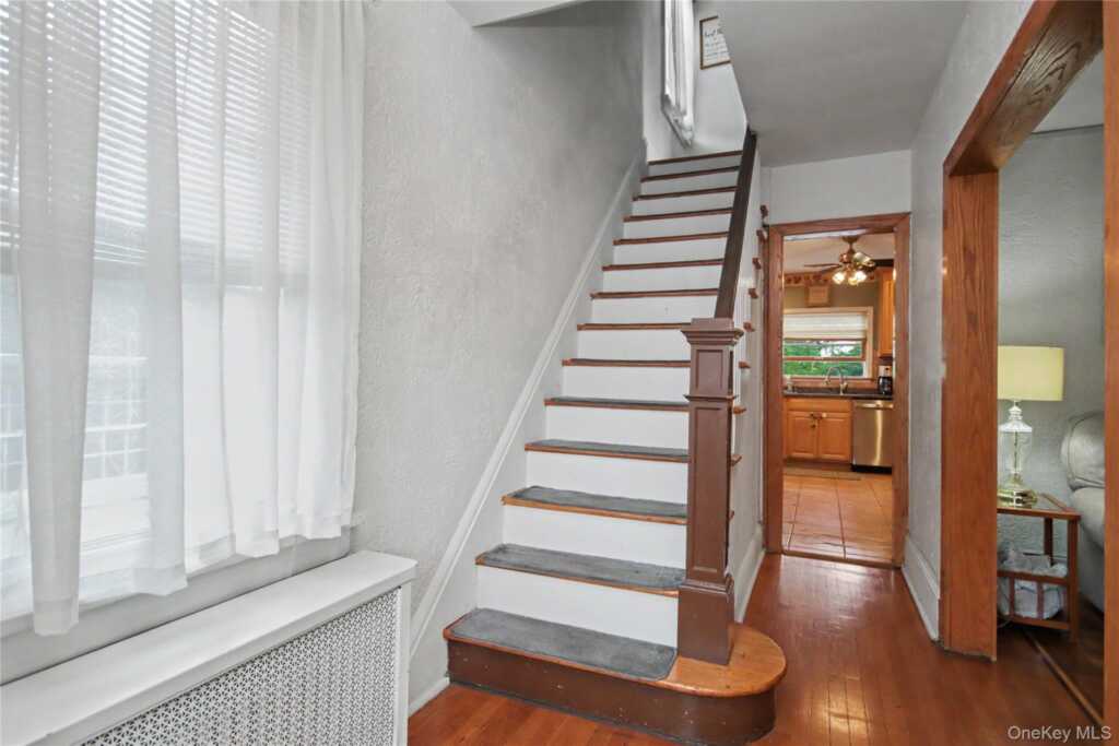 31 Brookdale Avenue, White Plains, NY 10603 - Photo 5 of 44