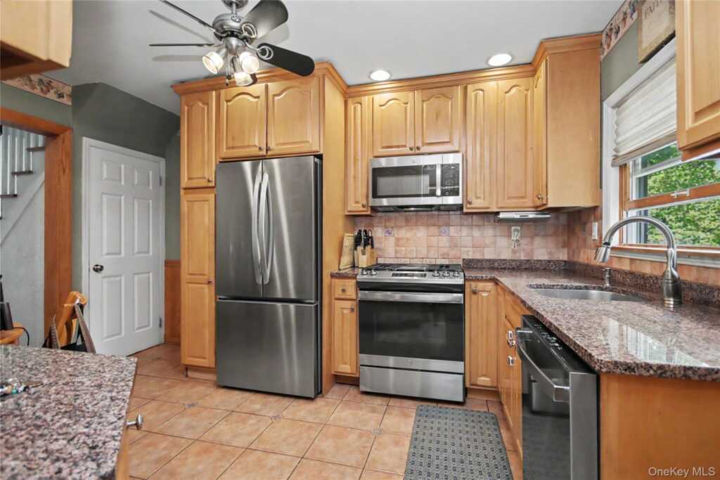 31 Brookdale Avenue, White Plains, NY 10603 - Photo 6 of 44