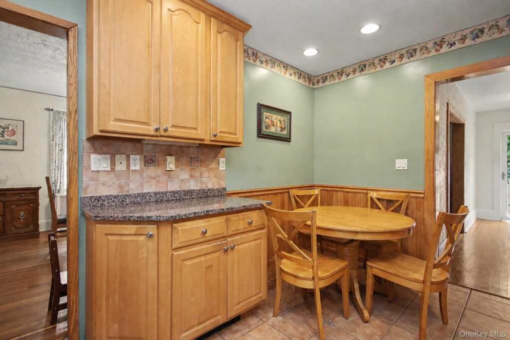 31 Brookdale Avenue, White Plains, NY 10603 - Photo 9 of 44