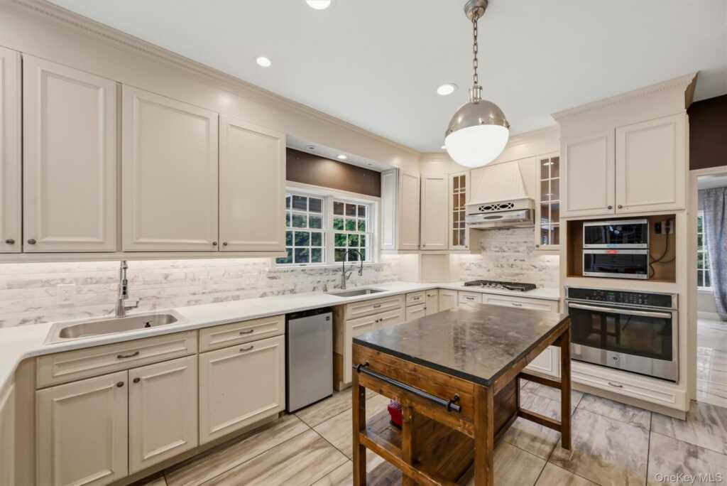 281 Phillips Hill Road, New City, NY 10956 - Photo 12 of 50