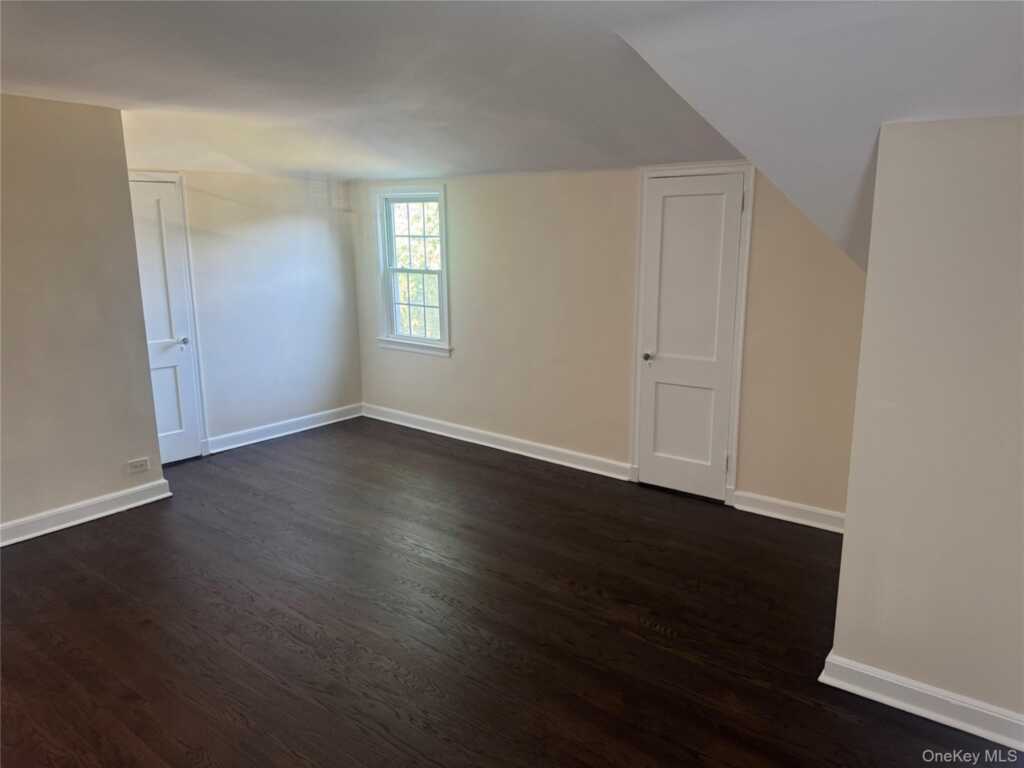 27 Keogh Lane, New Rochelle, NY 10805 - Photo 11 of 13