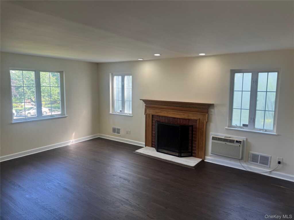 27 Keogh Lane, New Rochelle, NY 10805 - Photo 2 of 13
