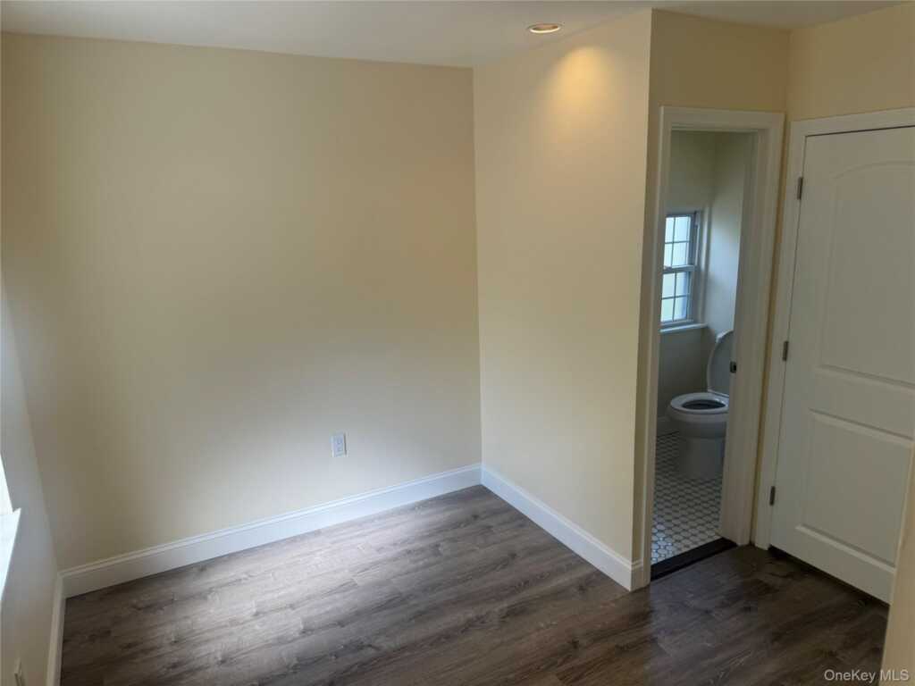 27 Keogh Lane, New Rochelle, NY 10805 - Photo 5 of 13