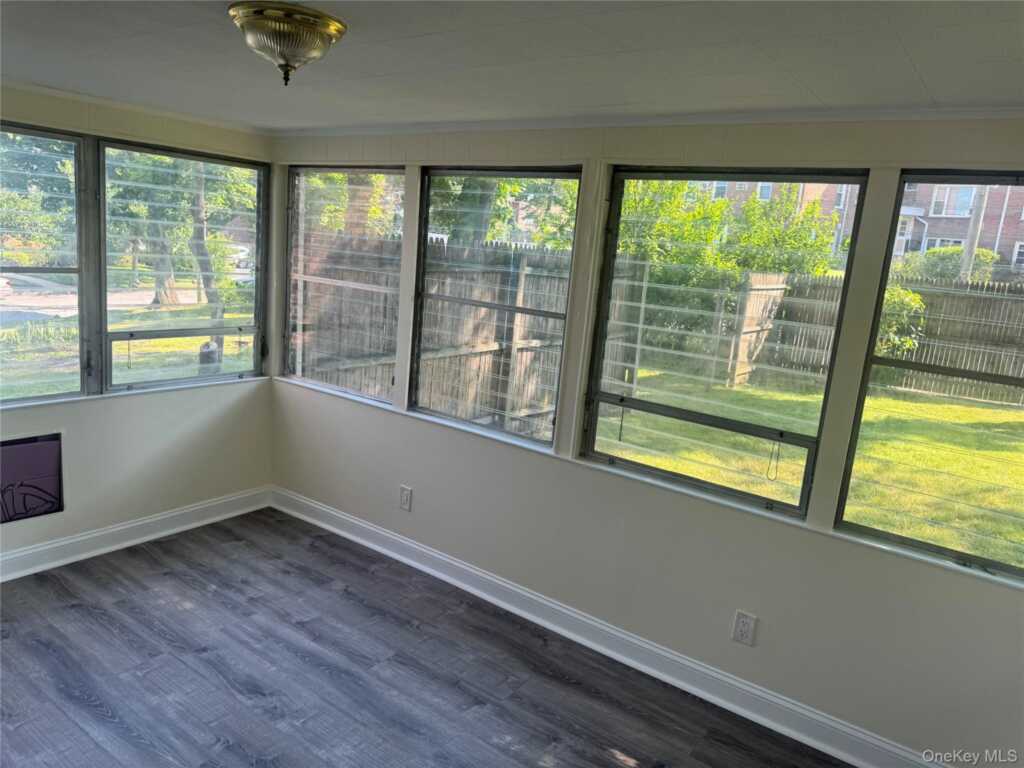 27 Keogh Lane, New Rochelle, NY 10805 - Photo 7 of 13
