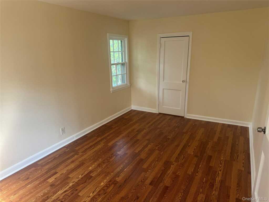 27 Keogh Lane, New Rochelle, NY 10805 - Photo 8 of 13