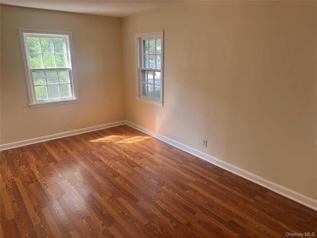 27 Keogh Lane, New Rochelle, NY 10805 - Photo 9 of 13
