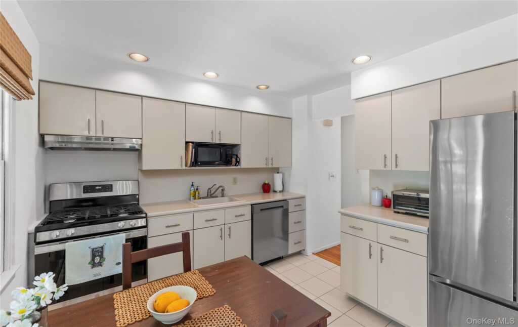 414 Maple Avenue, Nyack, NY 10960 - Photo 15 of 49