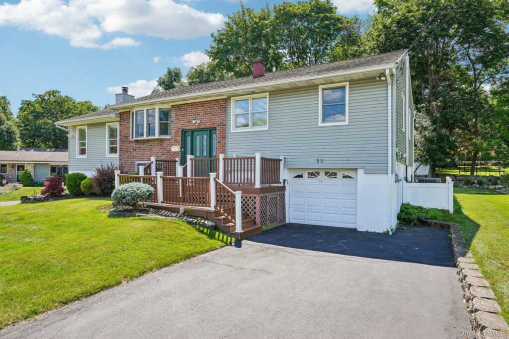 13 Bayview Drive, Stony Point, NY 10980 - Photo 3 of 33