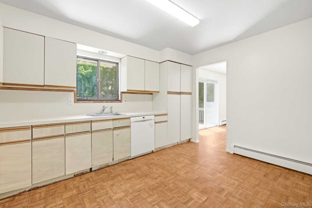 69 Crawford Terrace, New Rochelle, NY 10804 - Photo 10 of 29