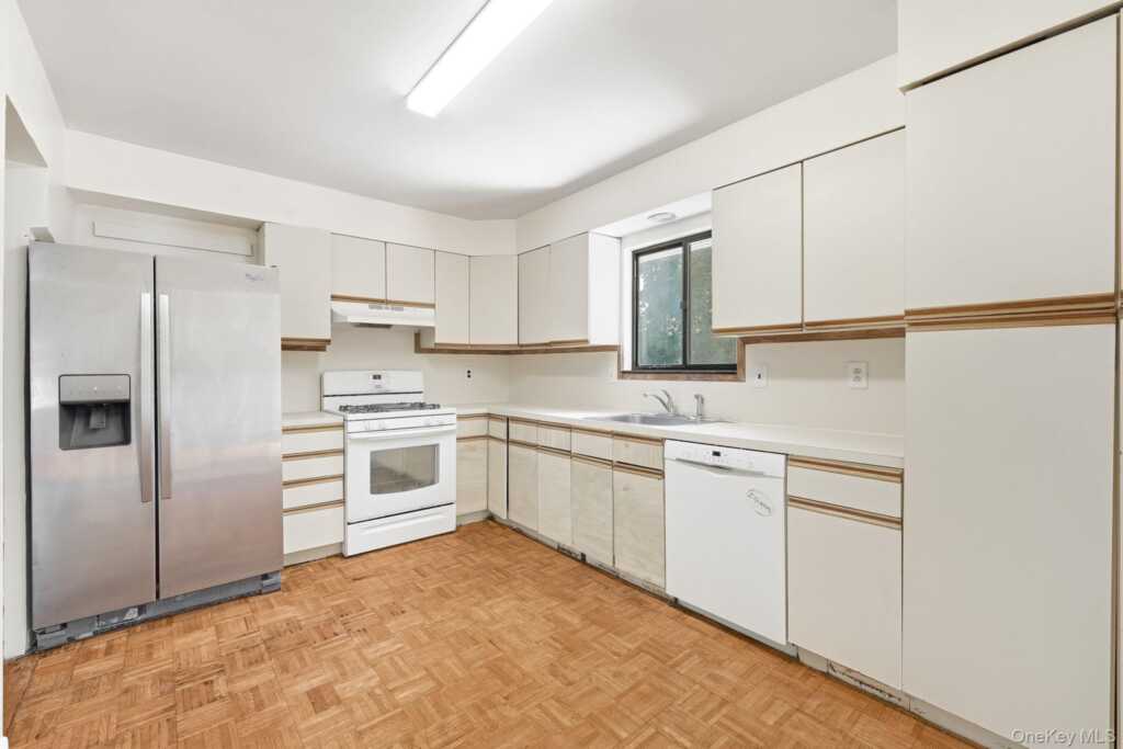 69 Crawford Terrace, New Rochelle, NY 10804 - Photo 11 of 29
