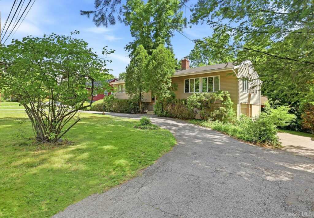 69 Crawford Terrace, New Rochelle, NY 10804 - Photo 2 of 29