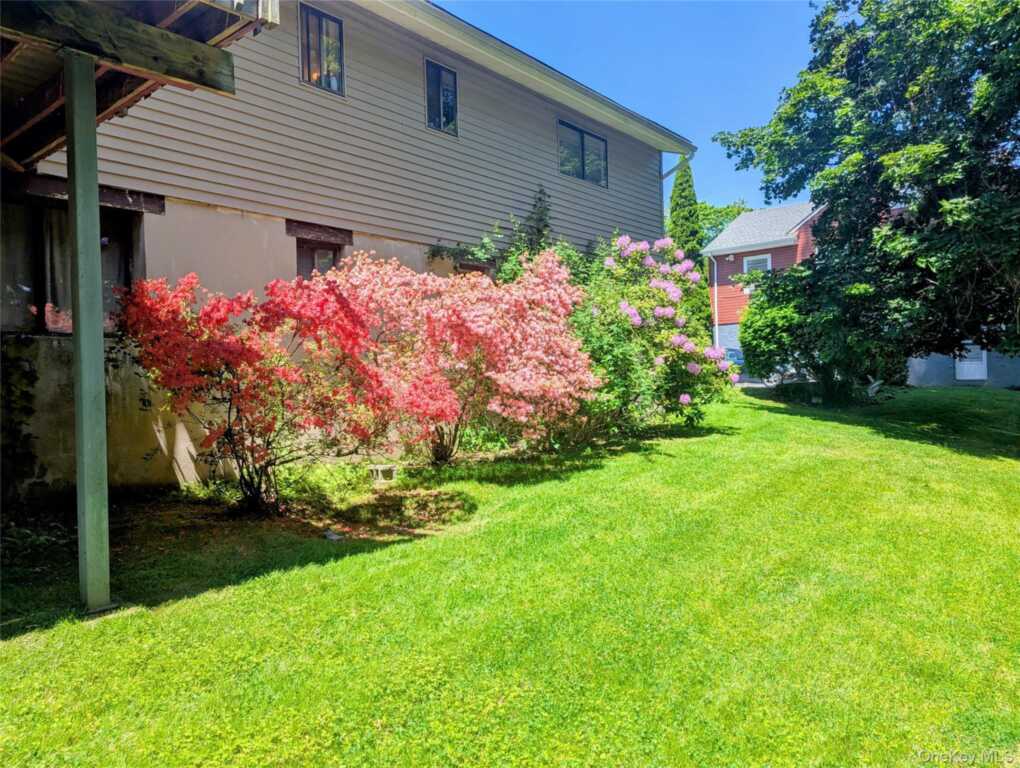 69 Crawford Terrace, New Rochelle, NY 10804 - Photo 3 of 29