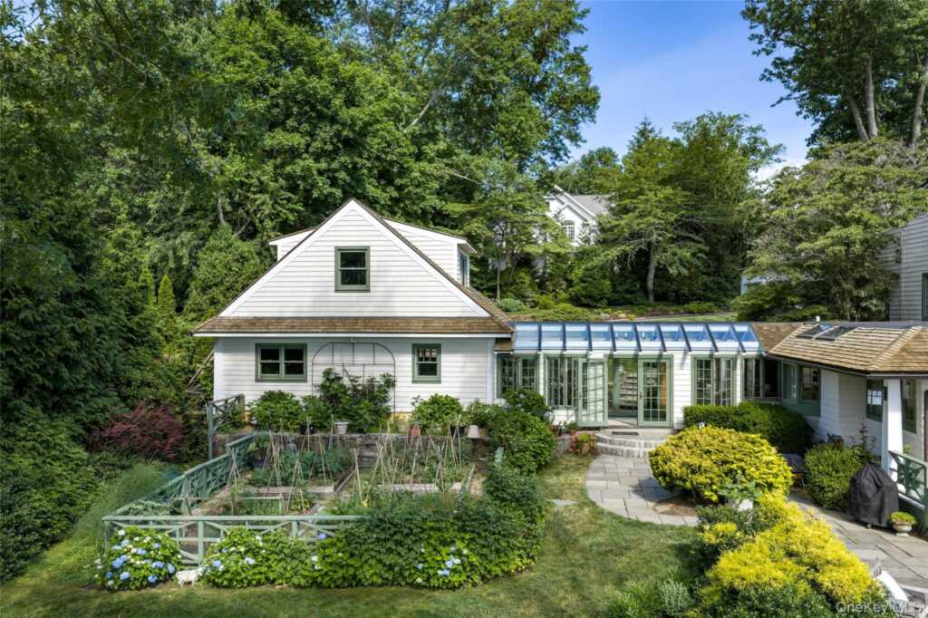 87 Hix Avenue, Rye, NY 10580 - Photo 35 of 43