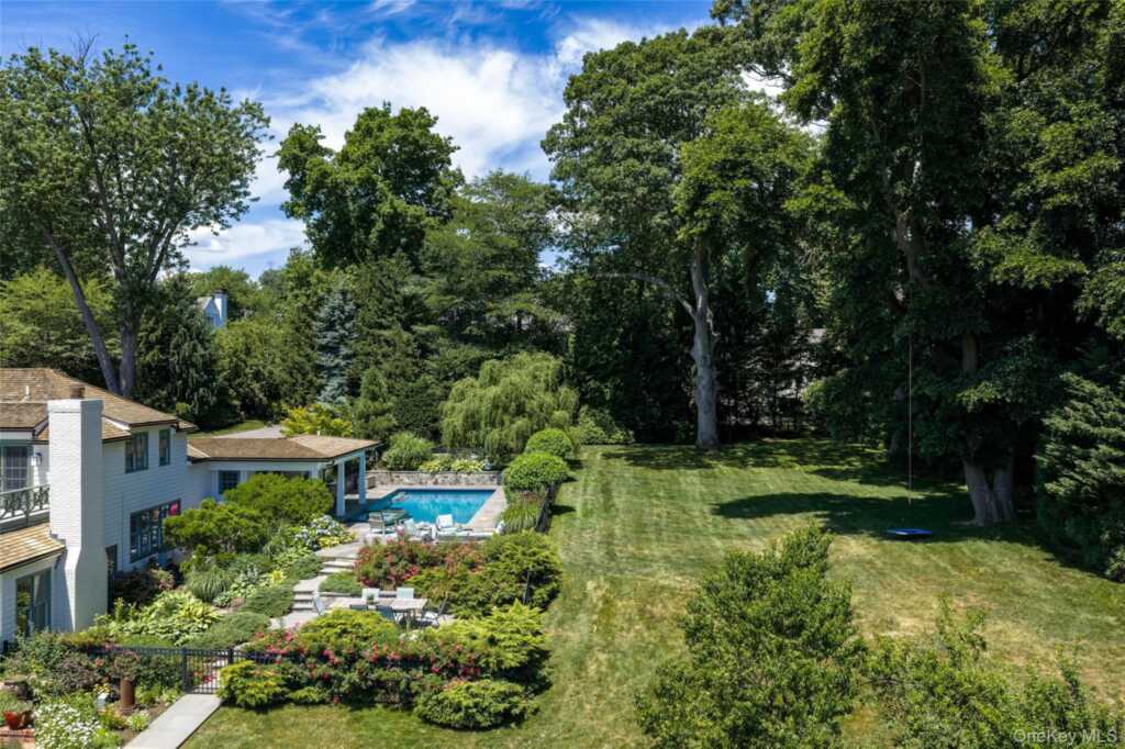 87 Hix Avenue, Rye, NY 10580 - Photo 4 of 43