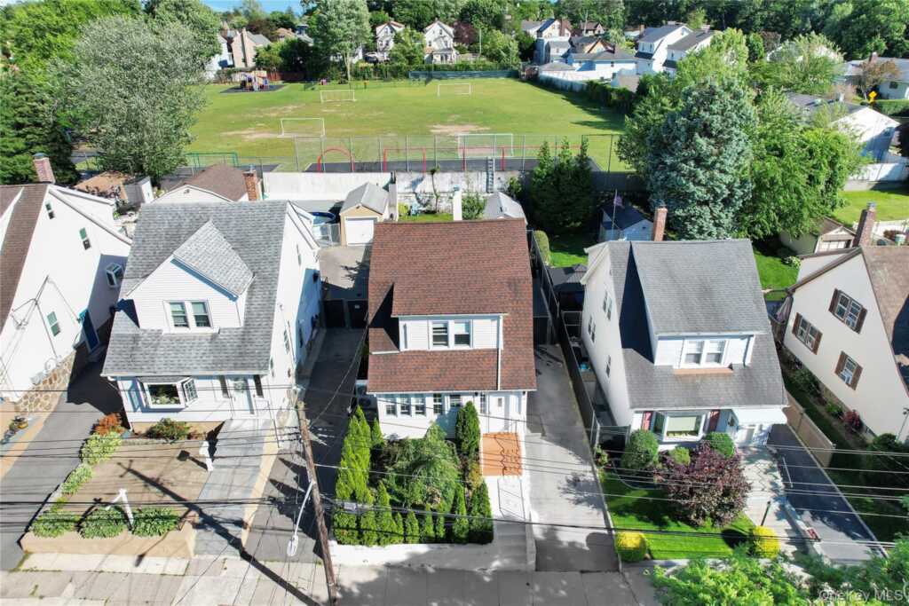 40 Emmett Terrace, New Rochelle, NY 10805 - Photo 2 of 50