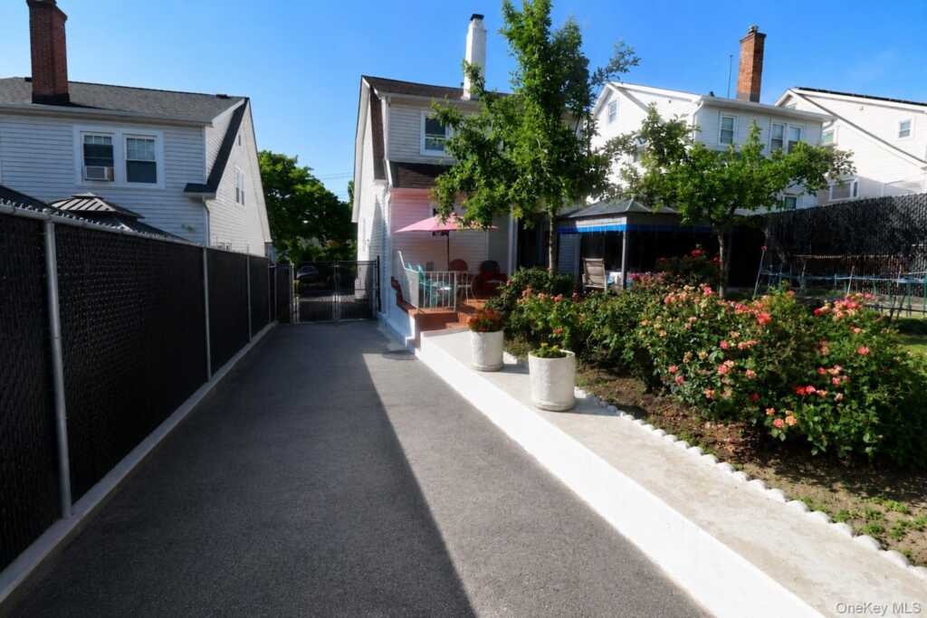 40 Emmett Terrace, New Rochelle, NY 10805 - Photo 44 of 50
