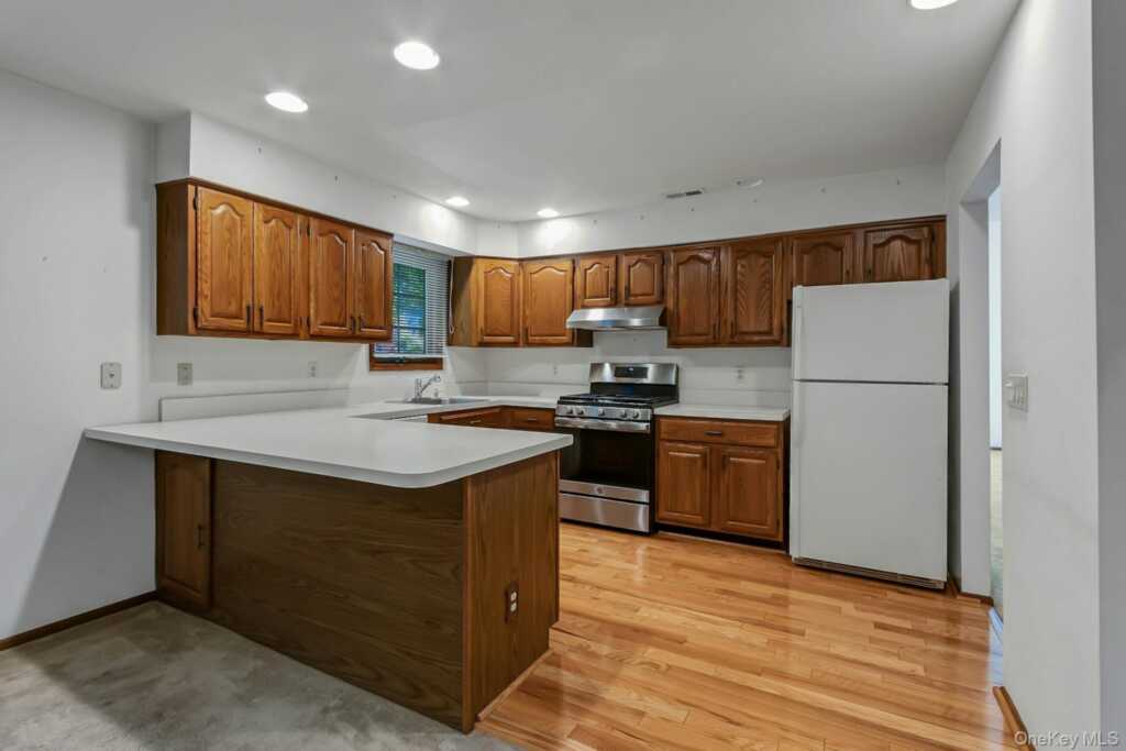 8 Village Gate Way, Unit #8, Nyack, NY 10960 - Photo 10 of 35