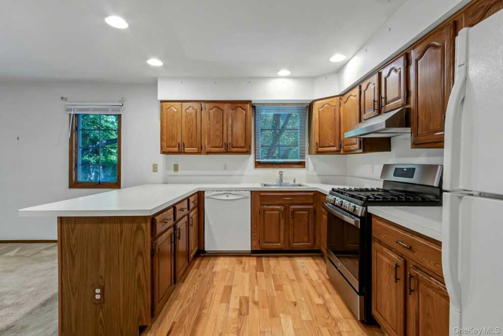8 Village Gate Way, Unit #8, Nyack, NY 10960 - Photo 11 of 35