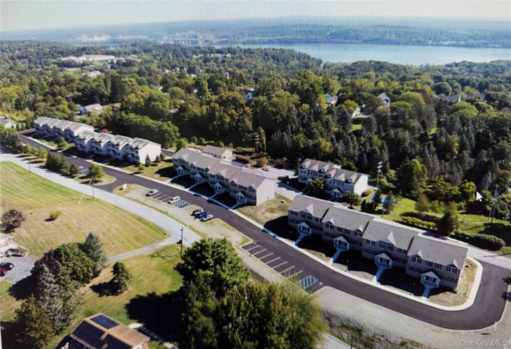 75 Hudson Circle, Unit #6, Marlboro, NY 12542