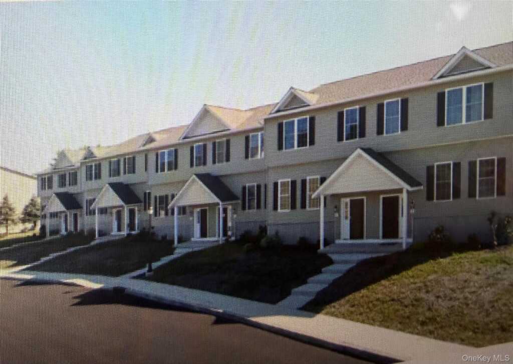 75 Hudson Circle, Unit #6, Marlboro, NY 12542 - Photo 2 of 28